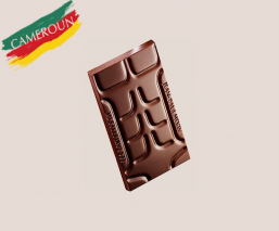 Tablette de chocolat noir 100% de cacao. Chocolat sans sucre