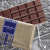 Nouvelle tablette Grand Cru Brésil 63%. Édition très limitée à déguster toute la semaine dans nos boutiques 🍫

Ce chocolat original propose une attaque de fruits séchés, mais aussi des notes florales, épicées et Négus (un bonbon de Nevers au goût très spécifique de miel caramélisé). 
Après Vanuatu, Philippines et Haïti, c’est un autre Grand Cru d'exception que nous proposons aux palais curieux. 

Quantité limitée - Disponible uniquement dans nos boutiques 🛍

🇬🇧 New Grand Cru Brazil 63% bar. A very limited edition to enjoy all week long in our shops 🍫

This original chocolate opens with a burst of dried fruit, along with floral, spicy and Négus notes (a Nevers candy with a very distinctive caramelized honey flavor).
After Vanuatu, the Philippines and Haiti, this is another exceptional Grand Cru we're offering to curious palates.

Limited quantity - Available only in our shops 🛍

#JeanPaulHevin #Tablettedechocolat #ChocolatBresil #ChocolatGrandCru #Chocolatier #Chocolat #MeilleurOuvrierdeFrance #relaisdesserts.