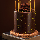 Célébrez les anniversaires avec notre gâteau Happy ! 🎂

Spécialement imaginé pour accompagner ces moments festifs, il se compose d’une dacquoise aux amandes et de meringue à la française entourée d'une mousse au chocolat noir puis décoré de pistaches hachées salées. Un format 8 personnes. 

🇬🇧 Celebrate birthdays with our Happy cake! 🎂

Specially designed to accompany these festive moments, it's made with an almond dacquoise and French meringue, wrapped in dark chocolate mousse and topped with salted crushed pistachios. Available in an 8-person format.

#JeanPaulHevin #pâtisserie #patisserieparis #gateaudanniversaire #gateauauchocolat #MeilleurOuvrierdeFrance #relaisdesserts