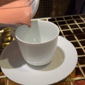 Quand Paris commence à se rafraichir… 

Jean-Paul Hévin sublime la dégustation du chocolat chaud dans une version au goût intense et à la texture légère. Il est préparé à la minute à partir d’un assemblage de chocolats 
et de poudre de cacao, mélangé à du lait entier. 

📍108 Saint-Honoré, Paris 1
📍3 rue Vavin, Paris 6

🇬🇧 When Paris starts to cool down…
Jean-Paul Hévin elevates the hot chocolate experience with a version that is intense in flavor and light in texture. It is prepared to order from a blend of chocolates and cocoa powder, mixed with whole milk.

📍108 rue Saint-Honoré, Paris 1
📍3 rue Vavin, Paris 6

#JeanPaulHévin #chocolatchaud #hotchocolate