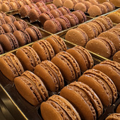 Macarons haute couture ✨

Régulièrement cités parmi les meilleurs de Paris, nos macarons allient la puissance du goût et l'équilibre du sucre. 

Une coque craquante au goût d'amande bien présent.
Des ganaches fondantes aux saveurs puissantes.

Grands Crus de chocolat, praliné, crème brûlée, chocolat/passion, chocolat/framboise, vanille... Quel est votre parfum préféré ? 💬

🇬🇧 Haute Couture Macarons ✨

Regularly cited among the best in Paris, our macarons combine powerful flavors with a perfect sugar balance.

A crisp shell with a distinct almond taste.

Melting ganaches with intense aromas.

Chocolate Grands Crus, praliné, crème brûlée, chocolate/passion fruit, chocolate/raspberry, vanilla... Which flavor is your favorite? 💬