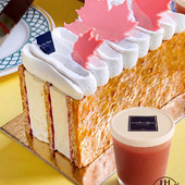 Belles feuilles, le dessert de l'été 🌞

Un millefeuille glacé composé de feuilletage caramélisé, parfait glacé à la vanille, gelée de fraises et chantilly à la vanille. 
Le Belles feuilles est accompagné d'un délicieux coulis de fraises, une touche de fruit rafraichissante !

🚲 Disponible en livraison dès 1h ou programmée à l'heure de votre choix à Paris et proche banlieue. 

🇬🇧 Belles Feuilles, the perfect summer dessert 🌞

An icy creation featuring caramelized puff pastry, vanilla parfait, strawberry jelly, and vanilla whipped cream.
The Belles Feuilles is accompanied by a delicious strawberry coulis for a refreshing, fruity touch!

🚲 Available for delivery in as little as 1 hour or scheduled for the time of your choice in Paris and its inner suburbs.

#jeanpaulhevin #millefeuille #gâteauglacé #meilleurouvrierdefrance #relaisdesserts