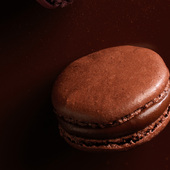 Macaron Super Amer 🤎

Une référence du macaron au chocolat à savourer au moins une fois. 

🇬🇧 Super Bitter Macaron 🤎

A must-try chocolate macaron, to be savored at least once. 

#JeanPaulHévin #Macaron #Pâtisserie #MacaronsParis #chocolat #RelaisDesserts #MeilleurOuvrierdeFrance