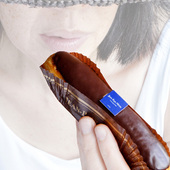 Souvent cité parmi les meilleurs éclairs au chocolat de Paris, notre éclair se distingue par le choix d’un cacao du Pérou qui lui donne une note particulière. Un travail tout particulier qui élève le goût et l’amène à une émotion. 

Une pâtisserie extra fraiche disponible dans nos boutiques les vendredis et samedi. 

🇬🇧 Often cited among the best chocolate éclairs in Paris, our éclair stands out through its choice of Peruvian cocoa, which gives it a distinctive note. A particular focus on the cocoa elevates the flavor, bringing it to a true emotion.

An extra-fresh pastry, available in our stores on Fridays and Saturdays.

#JeanPaulHevin #pâtisserie #patisserieparis #éclairauchocolat #MeilleurOuvrierdeFrance #relaisdesserts