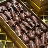 Les chocolats sont sortis de leur cachette ! Place à la dégustation 😋

🇬🇧 Chocolates are out of hiding! Time to taste them 😋

#JeanPaulHevin #chocolatier #chocolatierparis #chocolatdepâques #Pâques #chocolatcameroun #hévinnkolossang #MeilleurOuvrierdeFrance #RelaisDesserts