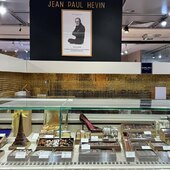 Notre espace aux Galeries Lafayette Le gourmet vous accueille tout l’été 🍫

🇬🇧 Our space at Galeries Lafayette Le Gourmet welcomes you all summer long 🍫

#JeanPaulHevin #GaleriesLafayette #galerieslafayettelegourmet #Chocolat #SouvenirParis