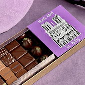 Paris est au cœur de toutes les attentions.

Et nous, nous avons toujours une petite attention à offrir. 🍫

Un coffret de chocolats accompagné de notre carte illustrée de Notre-Dame, à personnaliser avec le message de votre choix.

Pour faire passer quelques mots… à Paris ou ailleurs.

🇬🇧 Paris is at the heart of everyone's attention.

And we always have a little something in mind. 🍫

A box of chocolates paired with our illustrated Notre-Dame card, to personalize with the message of your choice.

To send a few words… to Paris or beyond.

#JeanPaulHevin #chocolatier #chocolatierparis #boitedechocolats #MeilleurOuvrierdeFrance #RelaisDesserts