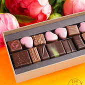 Délices chocolatés pour gâter sa maman adorée 💗

👉 Livraison possible en 1h ou programmée à l'heure de votre choix à Paris, Neuilly-sur-Seine, Levallois-Perret et Clichy.

🇬🇧 Chocolate delights to spoil your beloved mom 💗

👉 Delivery available in 1 hour or scheduled at the time of your choice in Paris, Neuilly-sur-Seine, Levallois-Perret, and Clichy.

#jeanpaulhevin #chocolatierparis #boitedechocolats #fêtedesmères #idéecadeau #MeilleurOuvrierdeFrance #relaisdesserts#mofpatissierofficiel