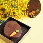 Pascalou le lapin et Pascalito le poussin se déclinent en bouchées addictives au gianduja 😋 
👉 Une exclusivité internet à retrouver sur www.jeanpaulhevin.com 

🇬🇧 Pascalou the rabbit and Pascalito the chick are also available as addictive gianduja bites 😋
👉 An online exclusive at www.jeanpaulhevin.com 

#JeanPaulHevin #chocolatier #chocolatdepaques #MeilleurOuvrierdeFrance #RelaisDesserts