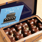 Offrez des oursons guimauve 🧸

Une guimauve généreusement vanillée, enveloppée d’une fine coque de chocolat craquant… Deux textures irrésistibles pour une pause toute en tendresse.

Choisissez une de nos cartes illustrée pour personnaliser votre attention. 

🚲 Livraison possible en 1h ou programmée à l'heure de votre choix à Paris et proche banlieue 

🇬🇧 Treat someone to marshmallow teddy bears 🧸

A generously vanilla-flavored marshmallow, wrapped in a thin shell of crunchy chocolate… Two irresistible textures for a break full of tenderness.

Choose one of our illustrated cards to personalize your gift.

🚲 Delivery available within 1 hour, or scheduled at the time of your choice, in Paris and the inner suburbs

#JeanPaulHevin #chocolatier #chocolatierparis #oursonguimauve #idéecadeau #MeilleurOuvrierdeFrance #RelaisDesserts