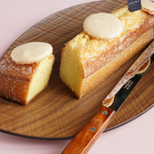 🍋 Nouveau cake citron à déguster aujourd’hui dans nos boutiques. 

Un cake délicatement parfumé au citron, au cœur tendre et à la texture moelleuse.�Une fraîcheur acidulée, juste ce qu’il faut, pour accompagner une pause gourmande.

🇬🇧 🍋 New lemon cake to enjoy today in our stores.

A delicately lemon-scented cake with a tender heart and soft, moist texture. Just the right touch of tangy freshness to accompany a sweet break.

#jeanpaulhevin #pâtisserie #patisseriefrancaise #cake #cakecitron #MeilleurOuvrierdeFrance #relaisdesserts